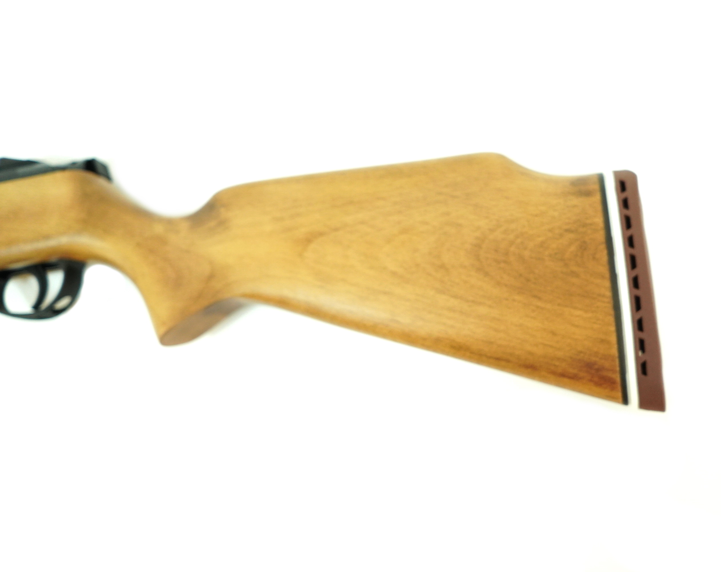 Винтовка пневматическая Hatsan Striker Alpha W 3 Дж. Кал. 4,5мм (переломка. Дерево)
